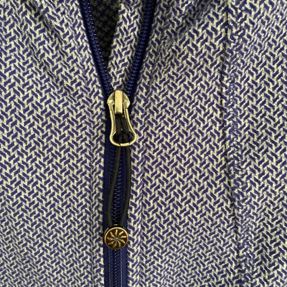 Athleta shirt with zipper size small - Picture 3 of 4